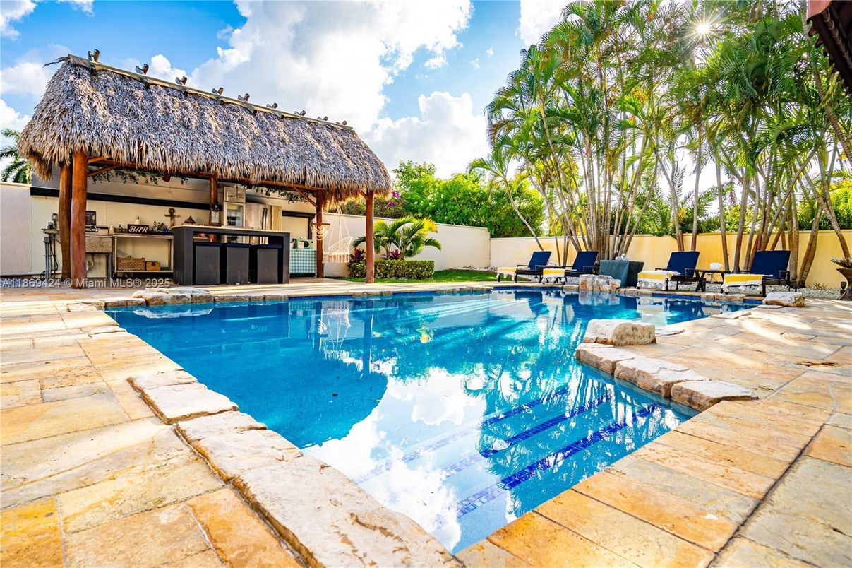 Exterior, Outdoor Kitchen, Pool