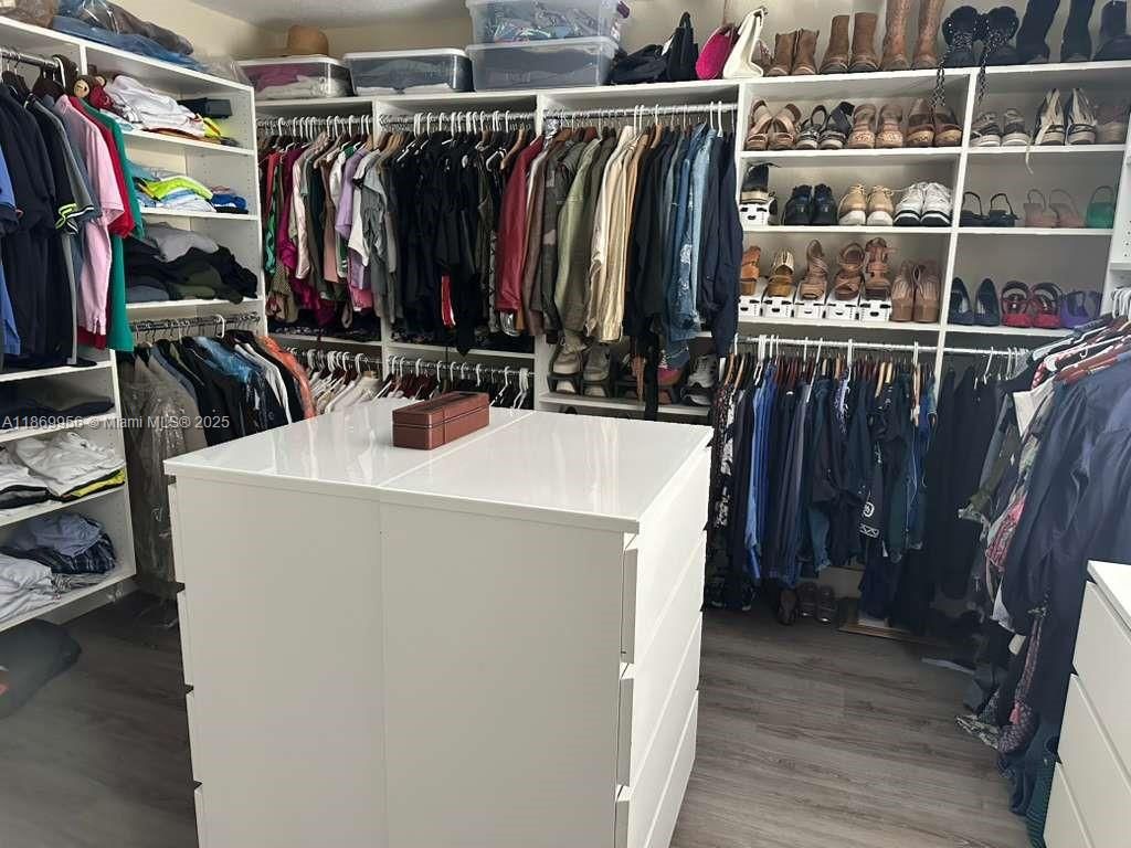 Interior, Walk-in Closets