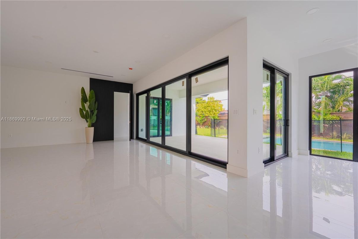 Empty room, Interior, Recessed Lighting