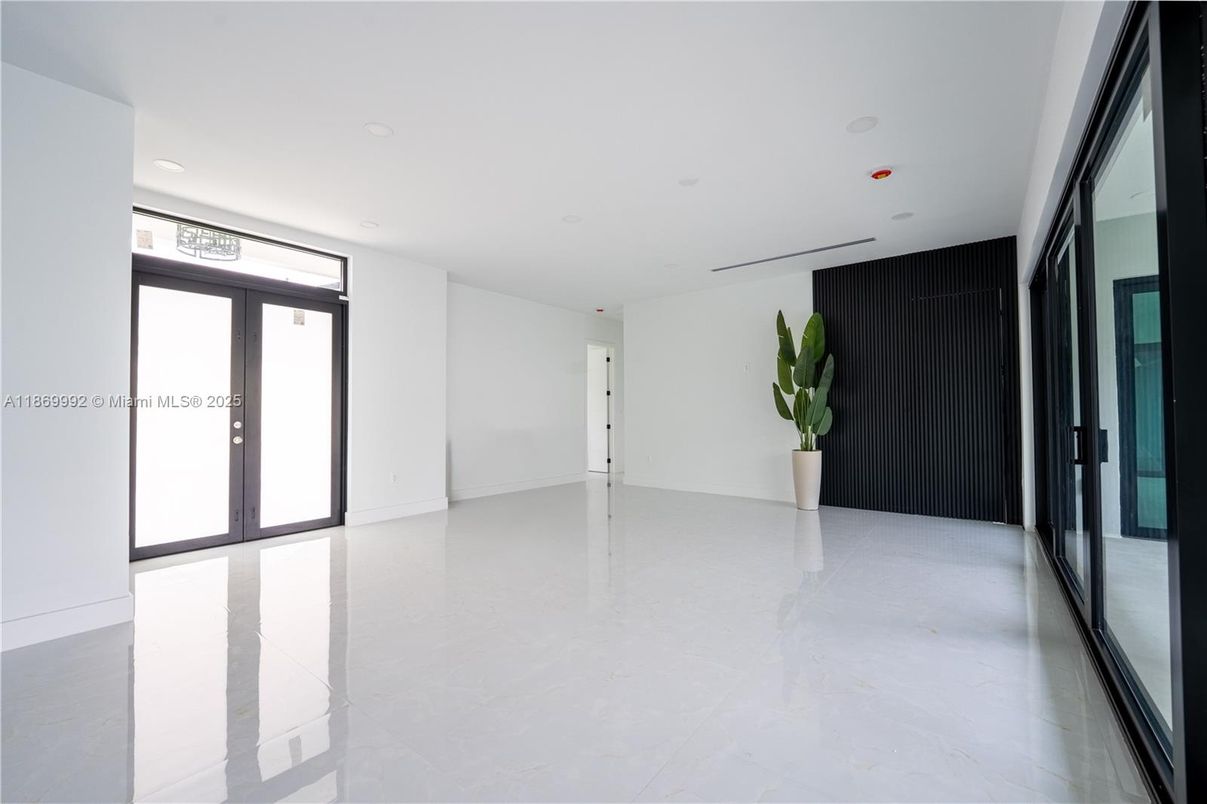 Empty room, Interior, Recessed Lighting
