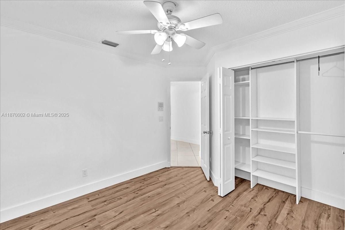 Empty room, Interior, Walk-in Closets, Wood Texture Flooring