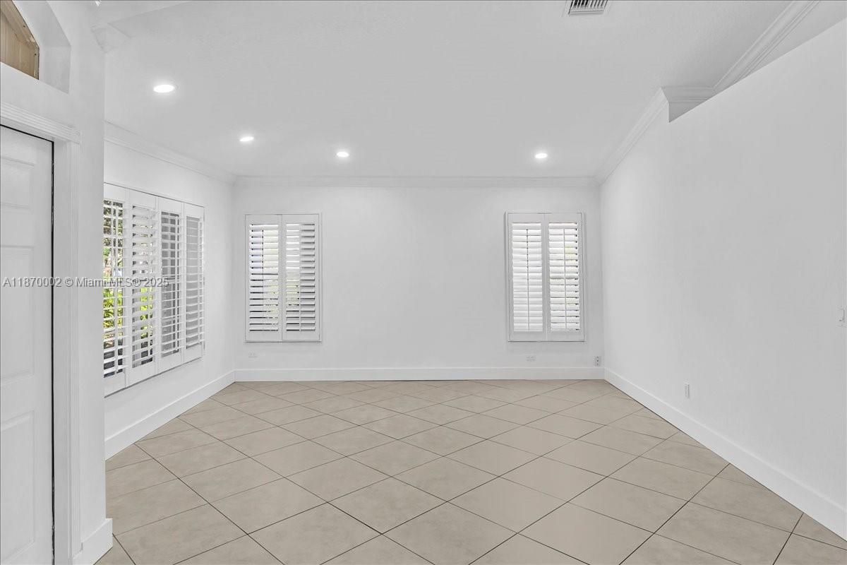 Empty room, Interior, Recessed Lighting