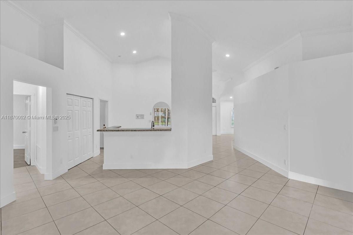 Empty room, Interior, Kitchen, Recessed Lighting