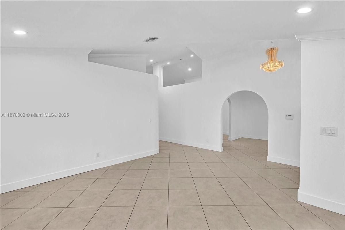 Empty room, Interior, Recessed Lighting