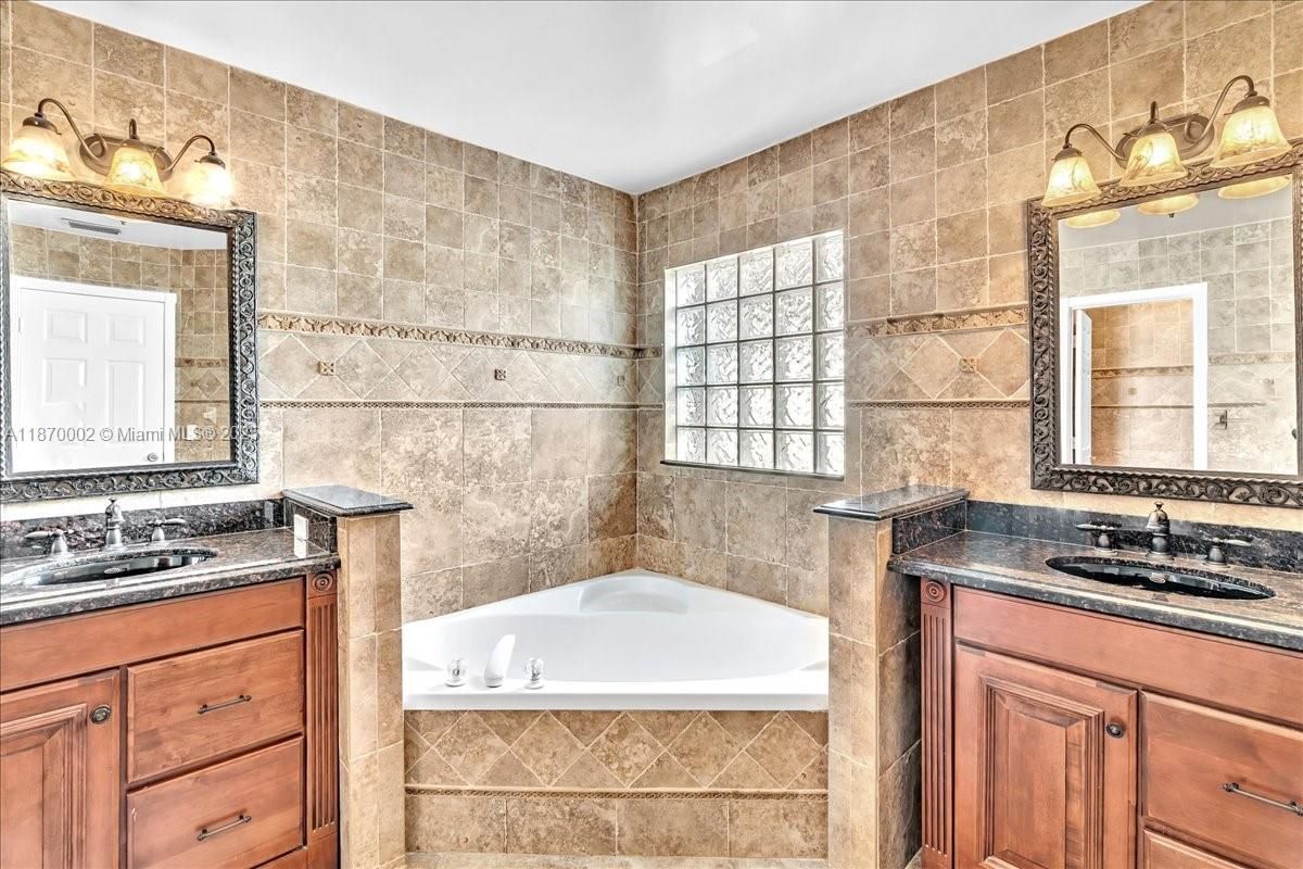 Bathroom, Dual Sink Vanities, Interior