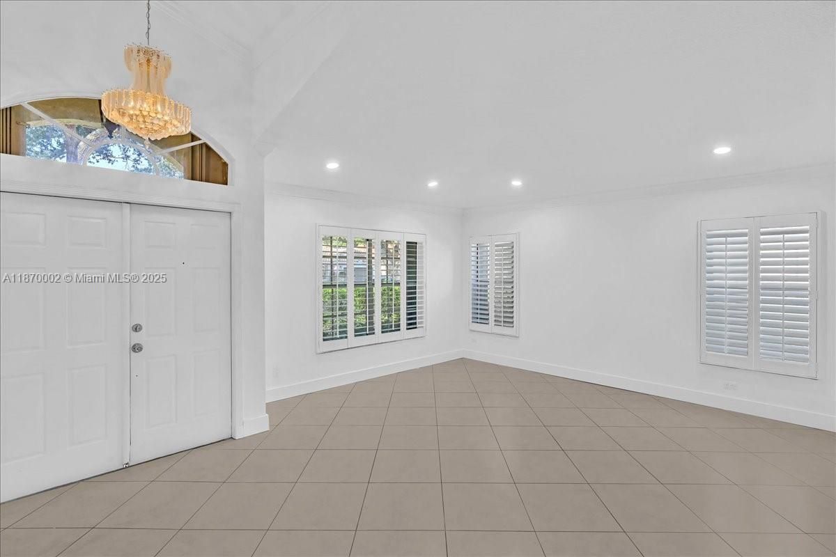 Chandelier, Empty room, Interior, Recessed Lighting