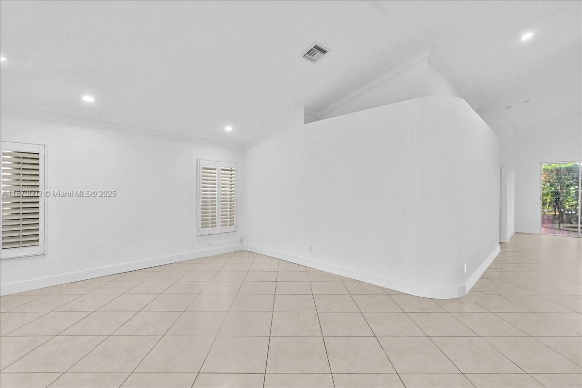 Empty room, Interior, Recessed Lighting