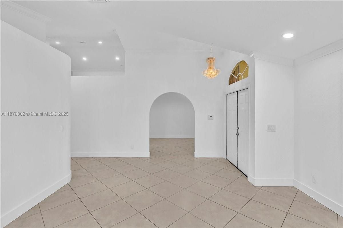 Empty room, Interior, Recessed Lighting