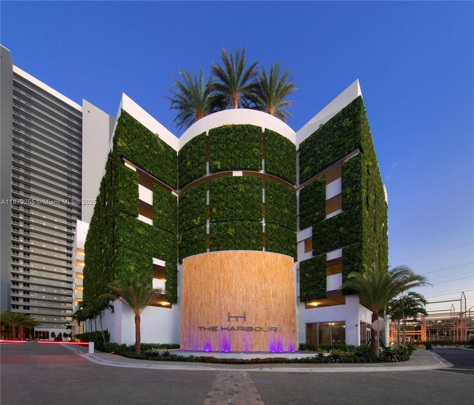 Exterior, Facade, Condo Building