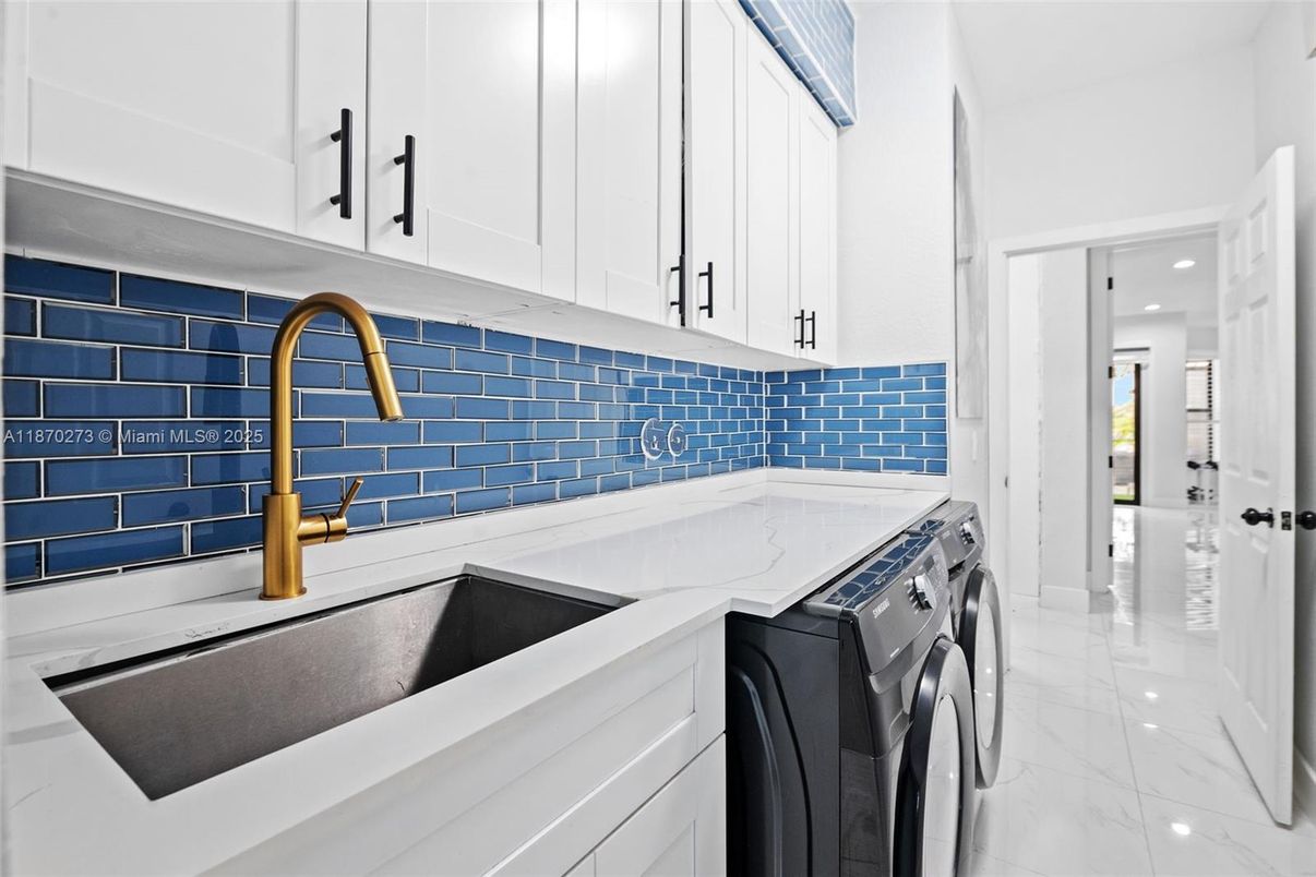 Interior, Kitchen, Marble, Recessed Lighting, Washer