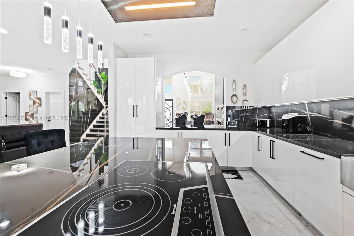 Dining room, Interior, Kitchen, Marble, Recessed Lighting
