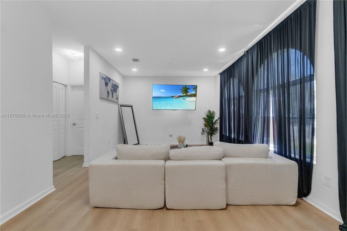 Interior, Recessed Lighting, Wood Texture Flooring