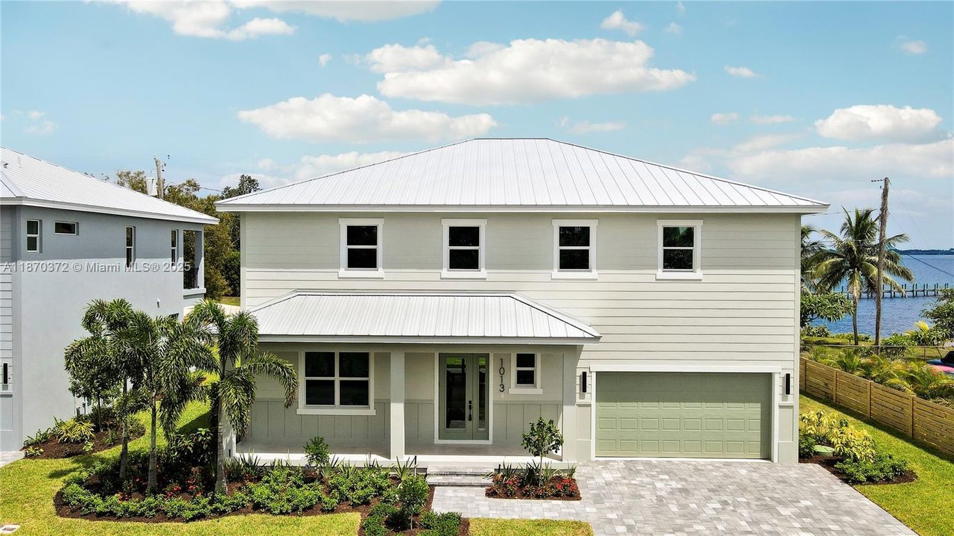 Attached, Exterior, Facade, Water, Farmhouse