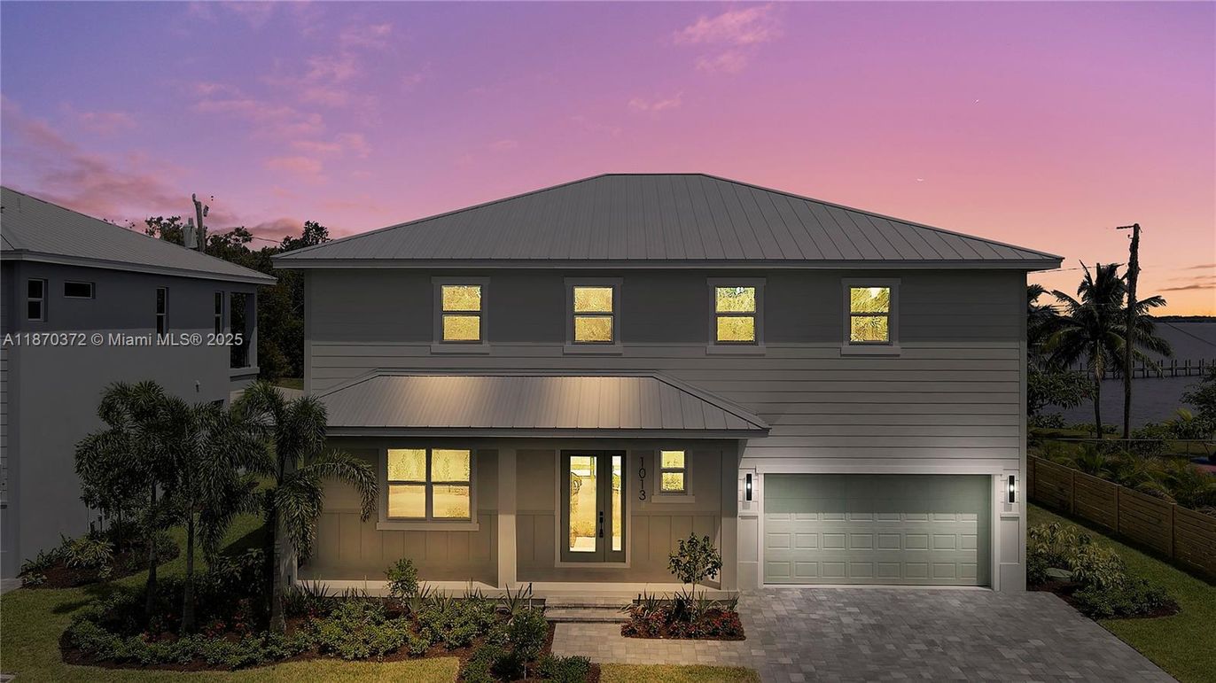 Attached, Exterior, Facade, Farmhouse