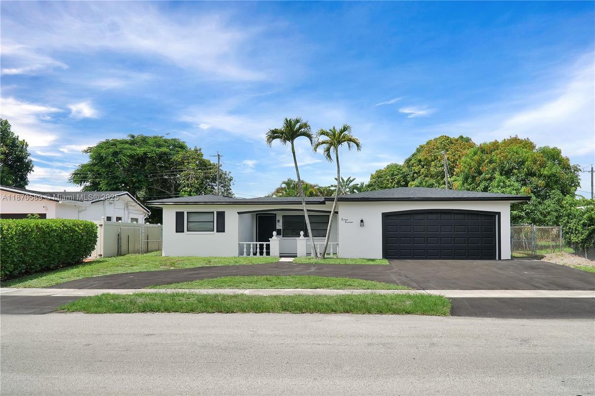 Attached, Exterior, Facade, Ranch