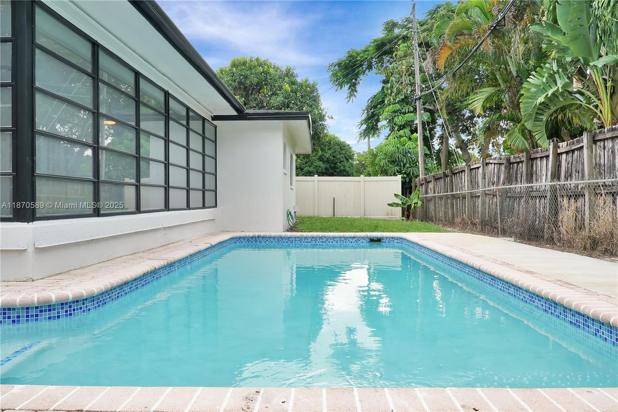 Exterior, Pool