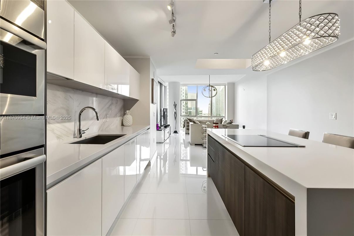 Chandelier, Dining room, Interior, Kitchen, Pendant Lights, Stainless Steel Appliances
