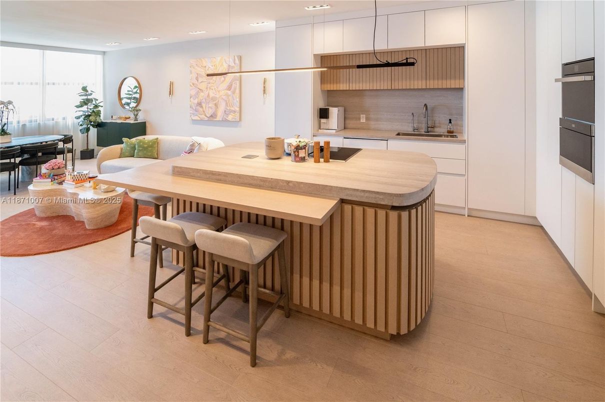 Dining room, Interior, Kitchen, Pendant Lights, Recessed Lighting, Wood Texture Flooring