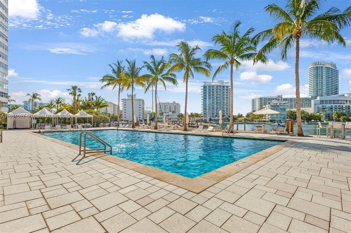 Exterior, Pool