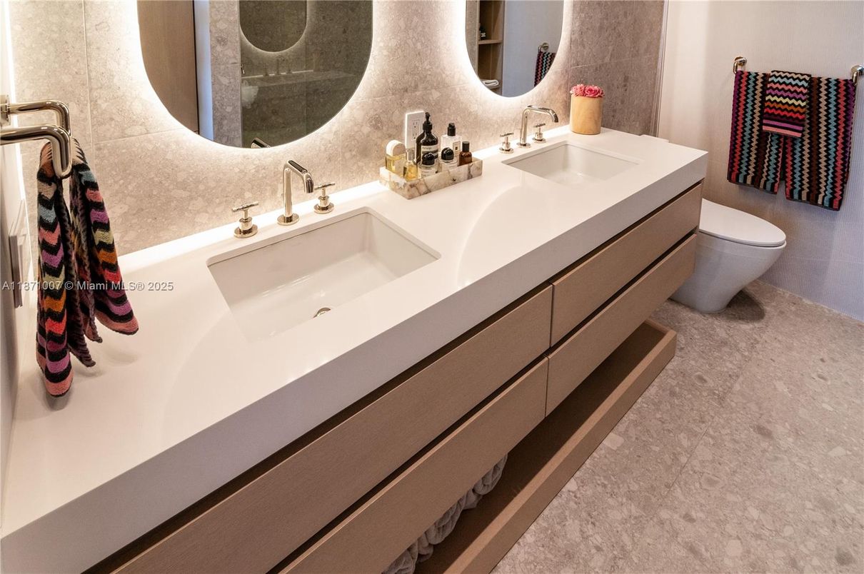 Bathroom, Dual Sink Vanities, Interior
