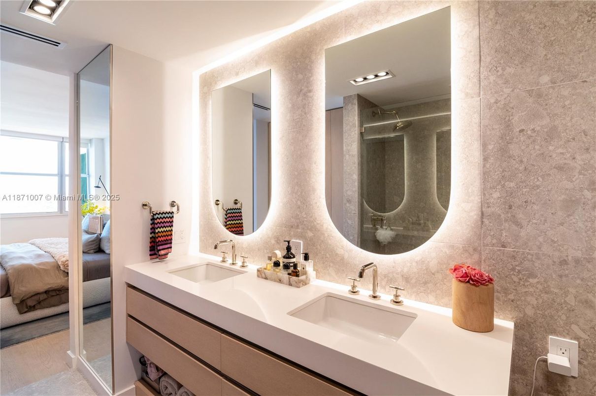 Bathroom, Dual Sink Vanities, Interior