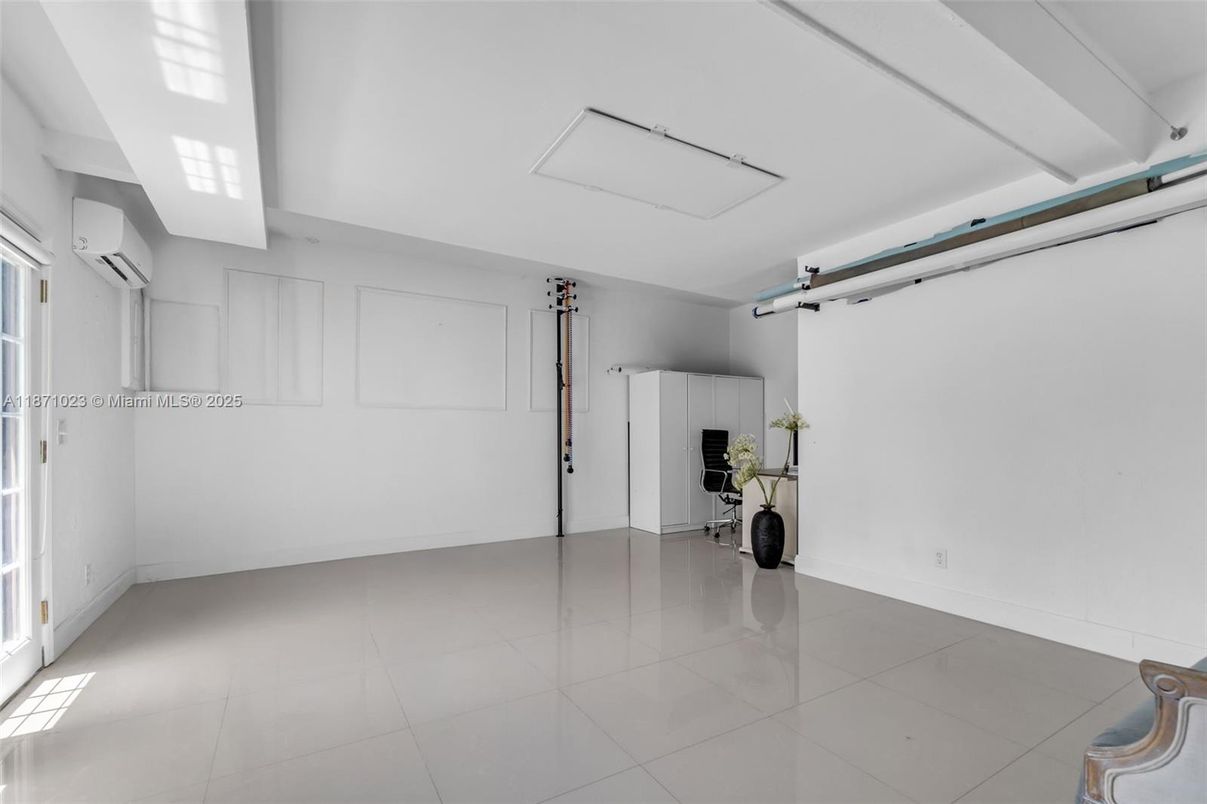 Garage, Interior