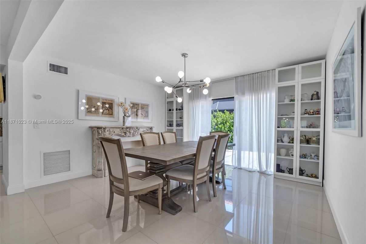 Dining room, Interior, Pendant Lights