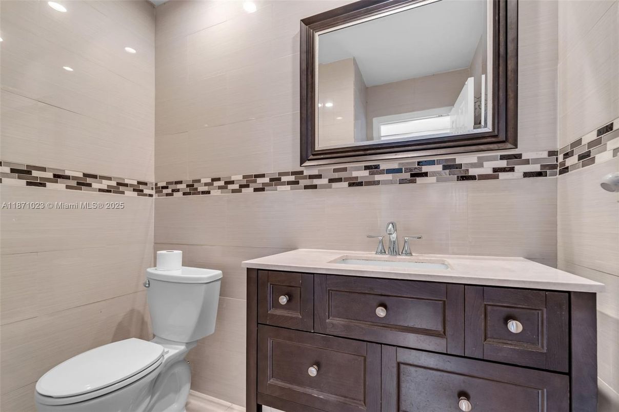 Bathroom, Interior, Recessed Lighting