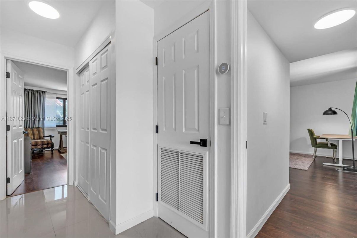 Interior, Recessed Lighting, Water, Wood Texture Flooring