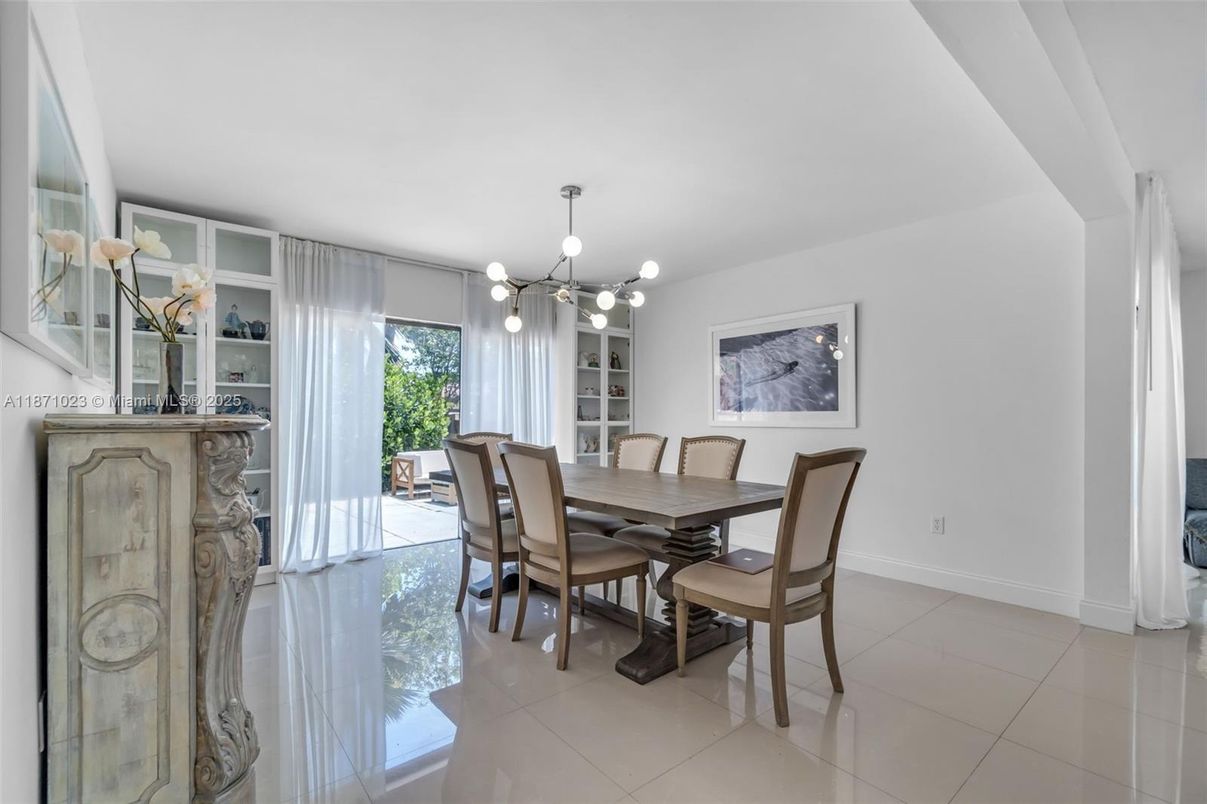 Dining room, Interior, Pendant Lights