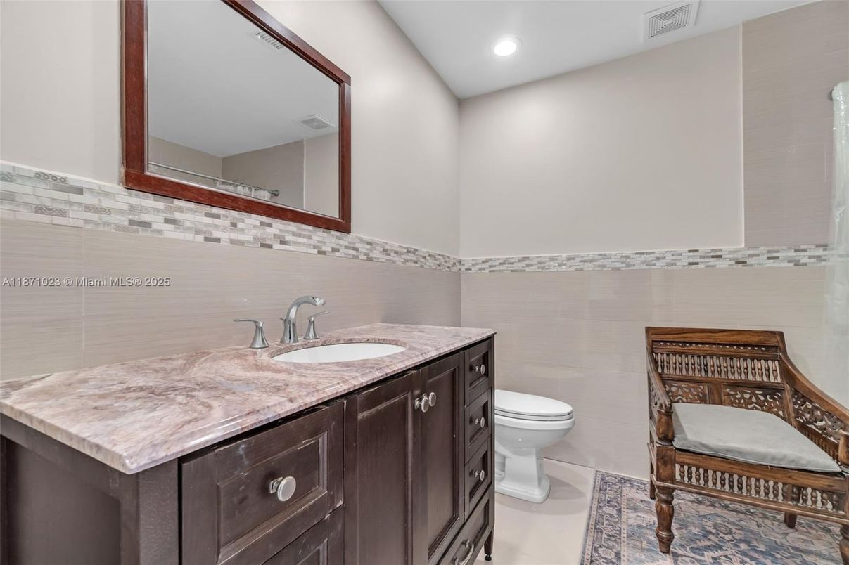 Bathroom, Interior, Recessed Lighting