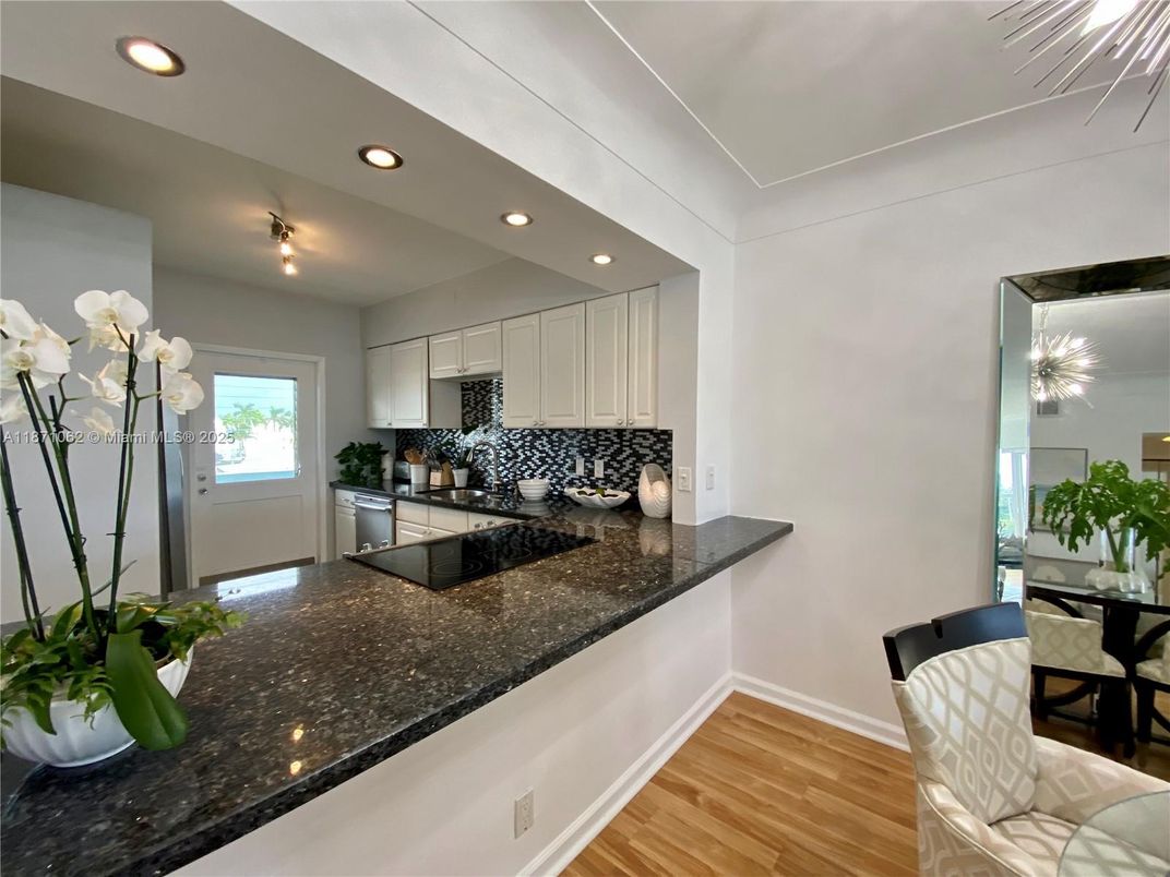 Dining room, Interior, Kitchen, Recessed Lighting, Wood Texture Flooring