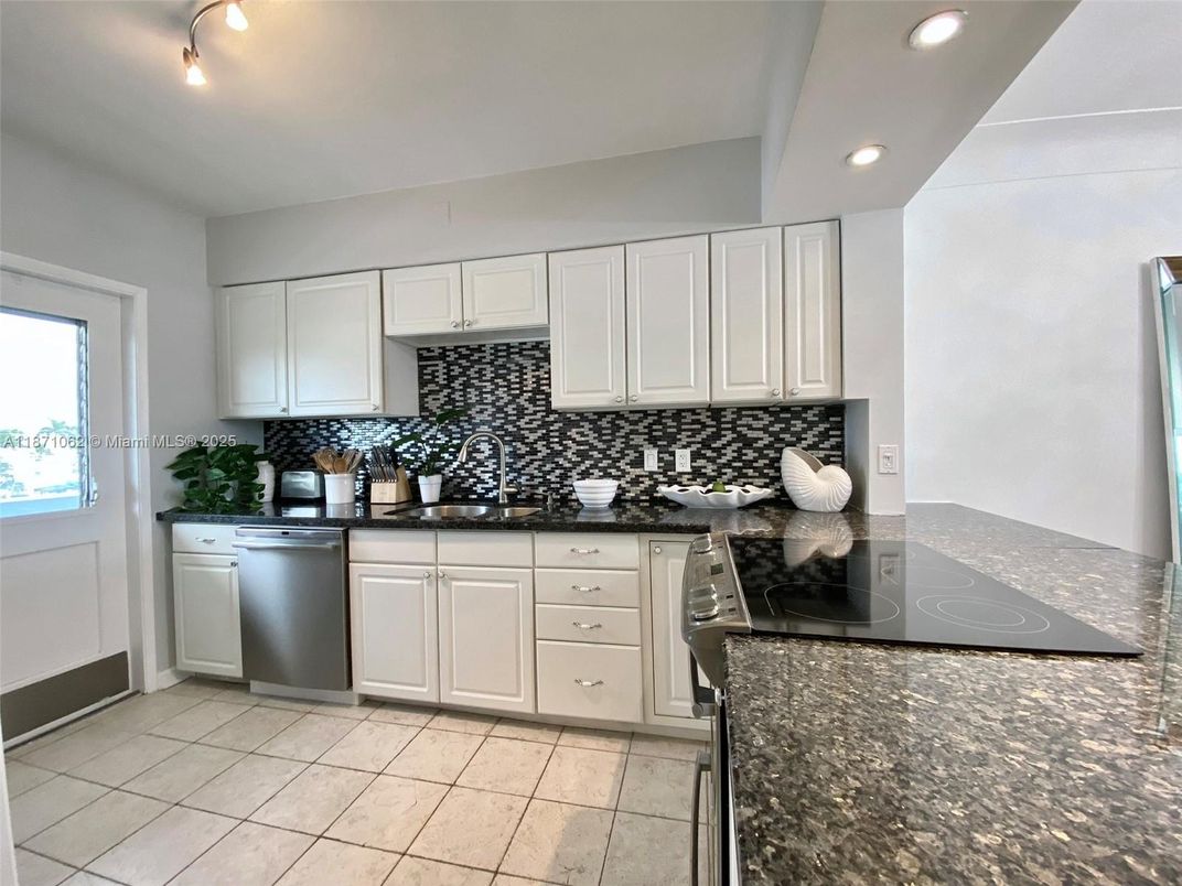 Interior, Kitchen, Recessed Lighting