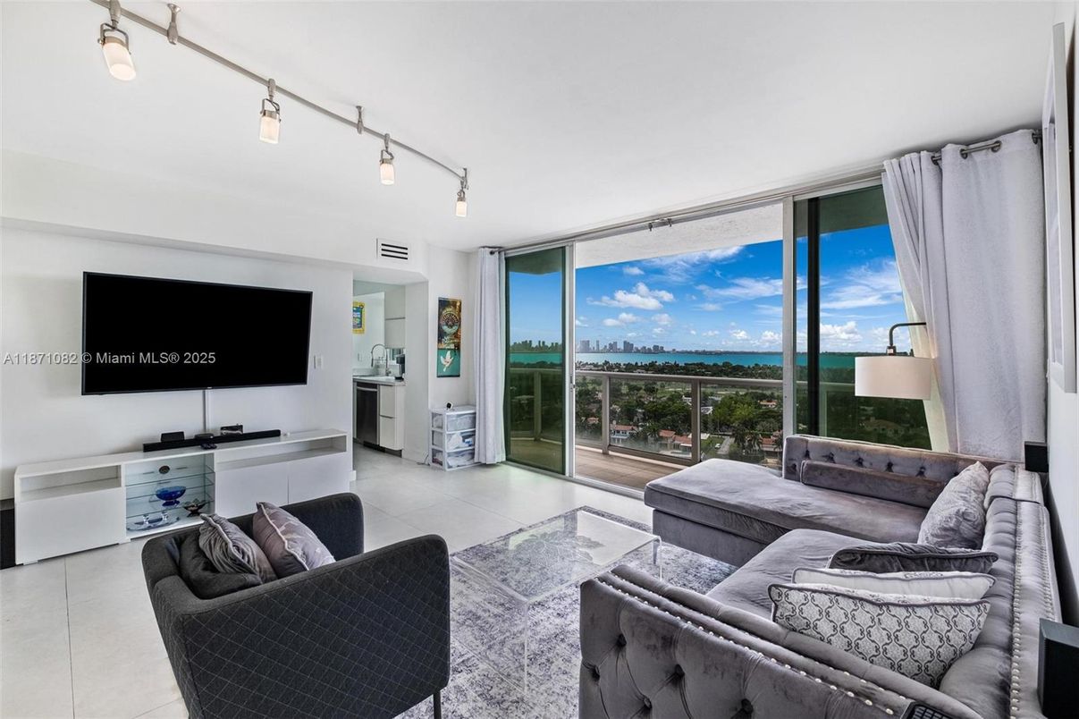 Interior, Living room, Water