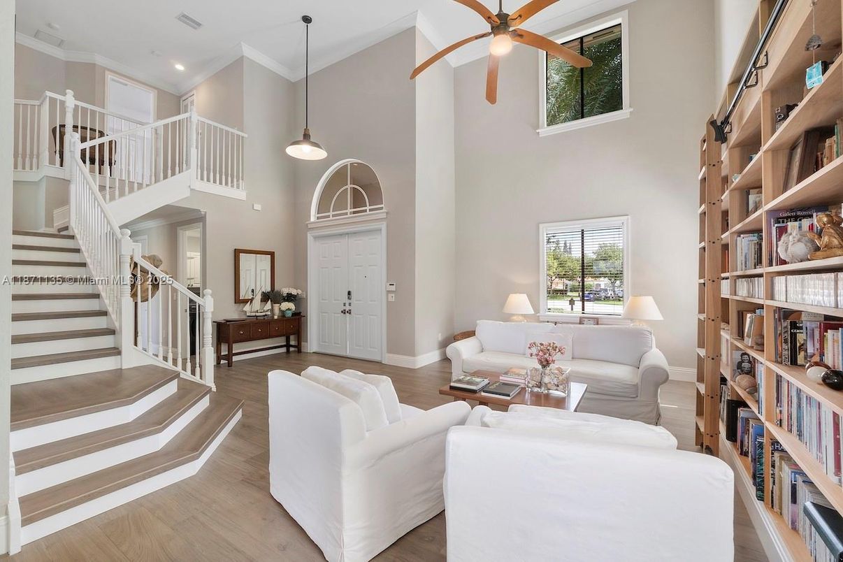 Interior, Living room, Pendant Lights, Recessed Lighting, Wood Texture Flooring