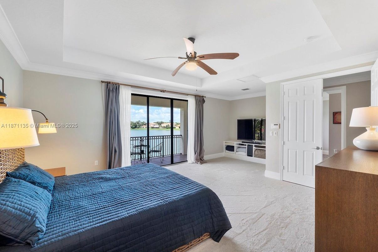Bedroom, Interior, Water