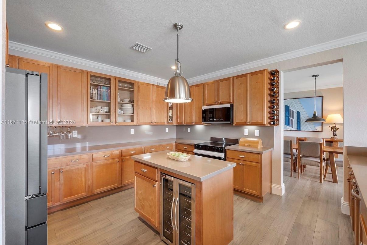 Dining room, Interior, Kitchen, Pendant Lights, Recessed Lighting, Wood Texture Flooring