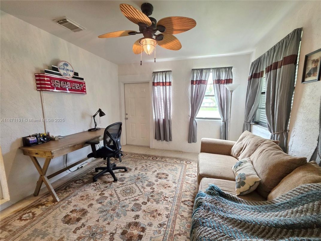 Home Office, Interior