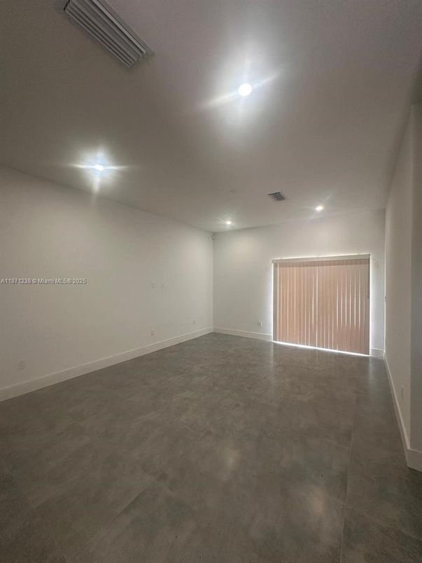 Empty room, Interior, Recessed Lighting