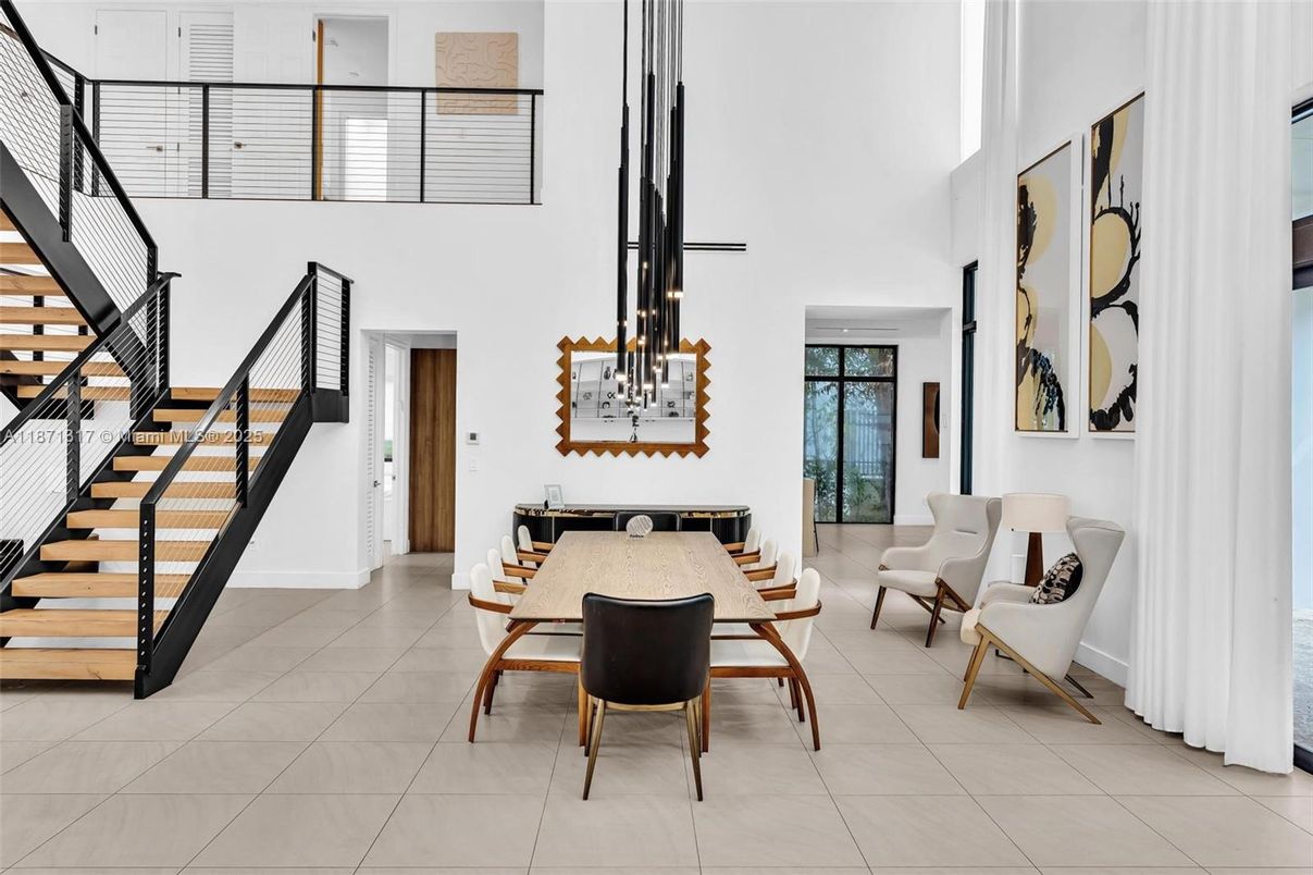 Dining room, Interior