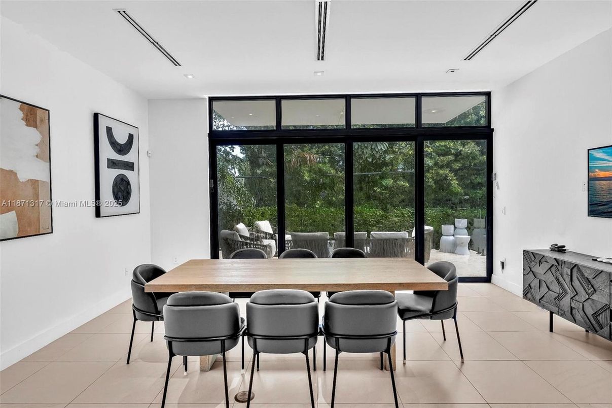 Dining room, Interior, Recessed Lighting
