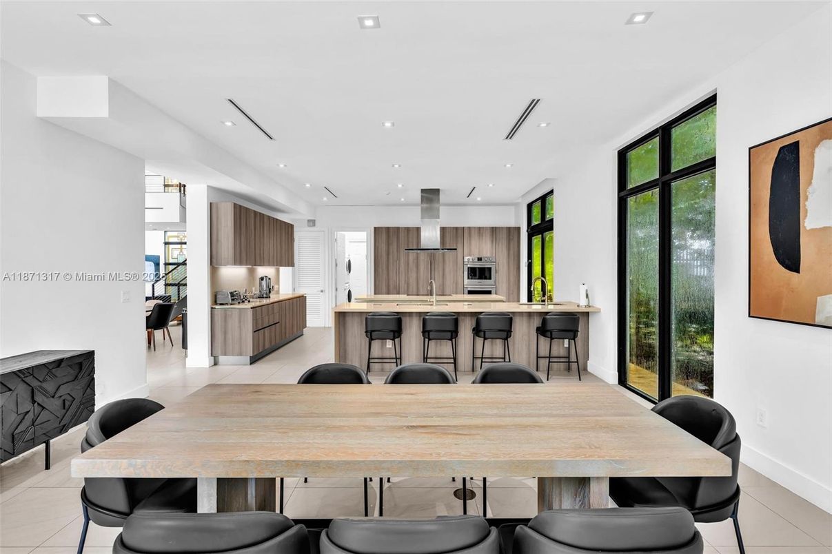 Dining room, Interior, Kitchen, Recessed Lighting, Stainless Steel Appliances