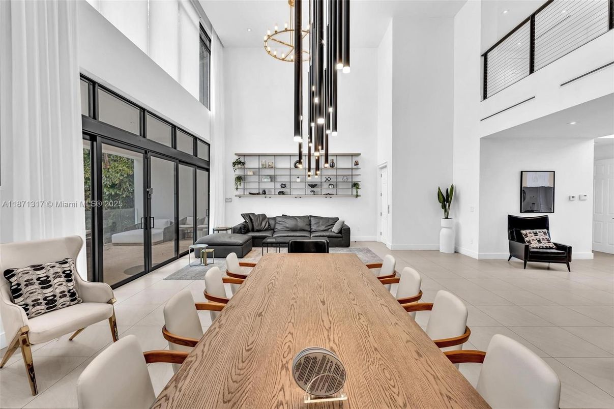 Dining room, Interior, Living room, Pendant Lights