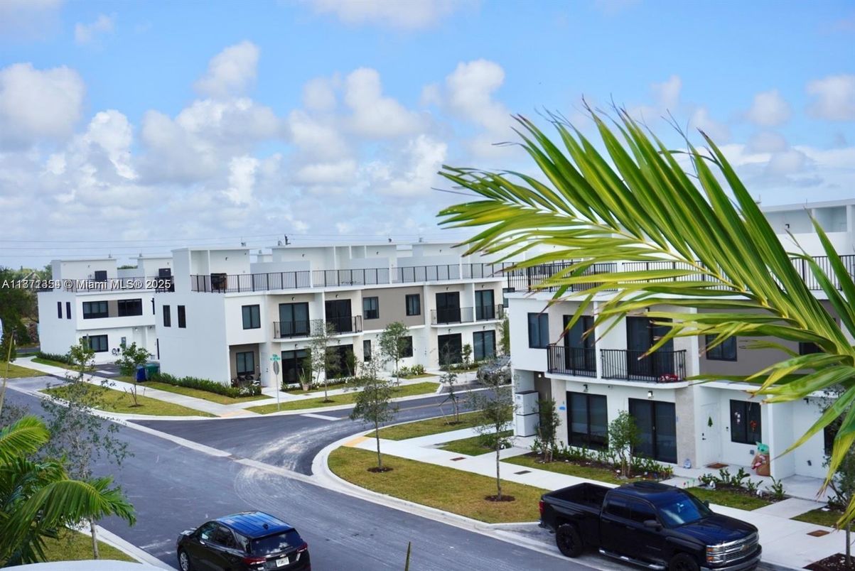 Exterior, Facade, Condo Building