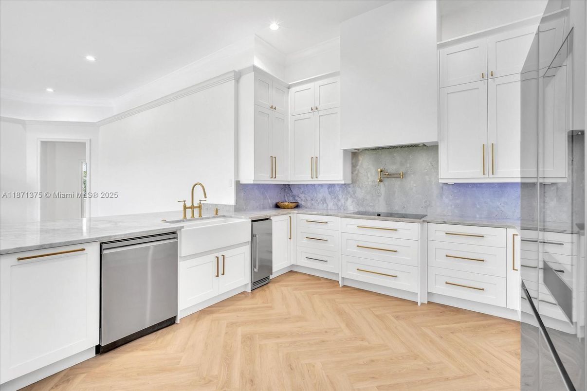 Interior, Kitchen, Recessed Lighting, Wood Texture Flooring
