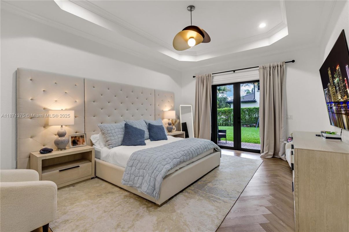 Bedroom, Interior, Pendant Lights, Recessed Lighting, Wood Texture Flooring