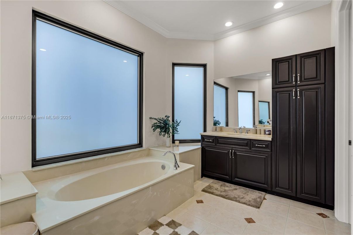 Bathroom, Interior, Recessed Lighting