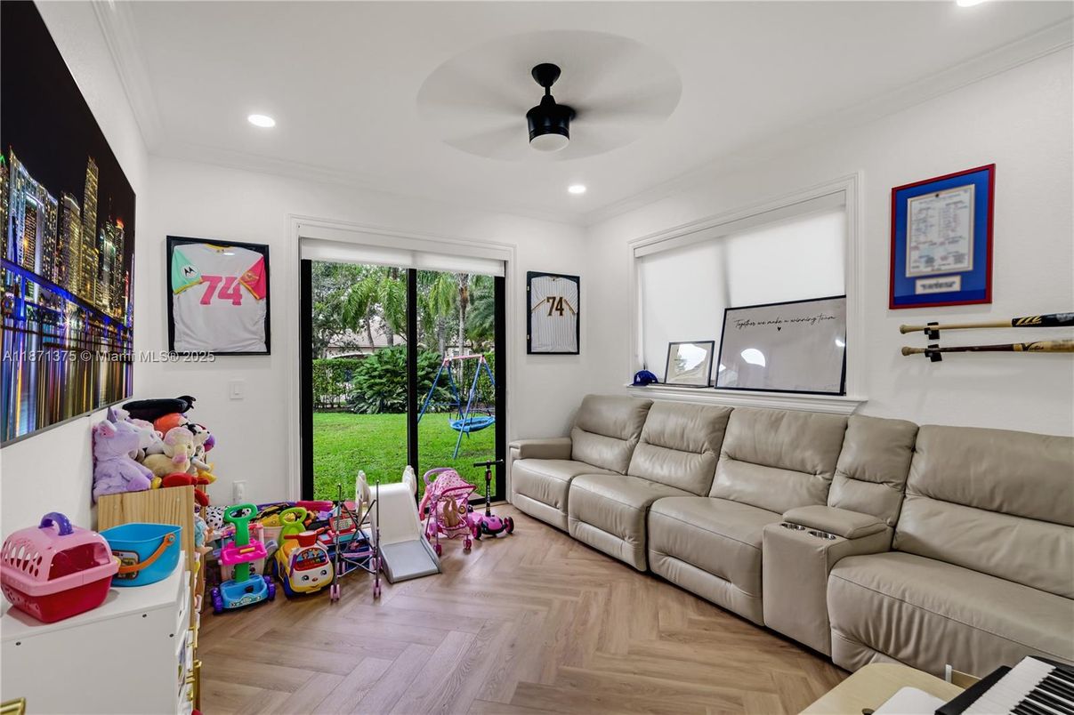 Interior, Living room, Recessed Lighting, Wood Texture Flooring