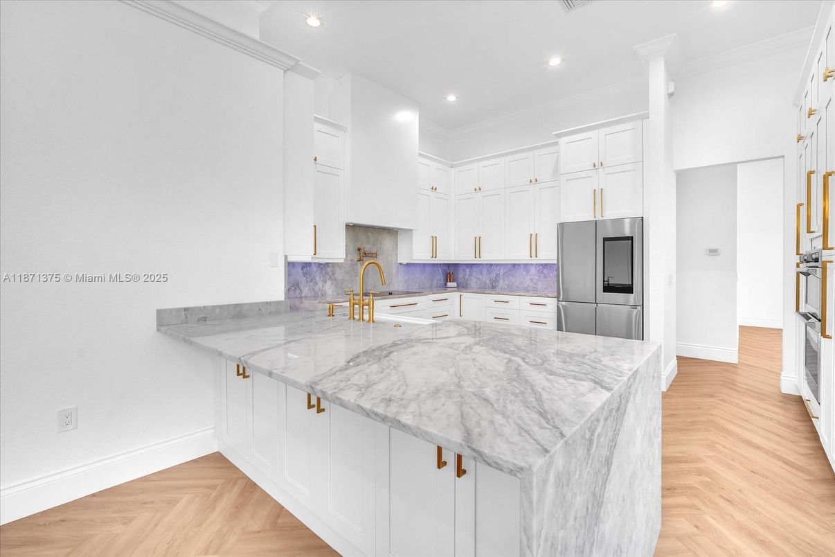 Interior, Kitchen, Recessed Lighting, Wood Texture Flooring