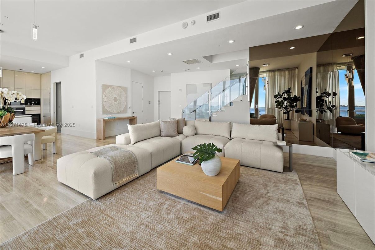 Dining room, Interior, Kitchen, Living room, Pendant Lights, Recessed Lighting, Stainless Steel Appliances